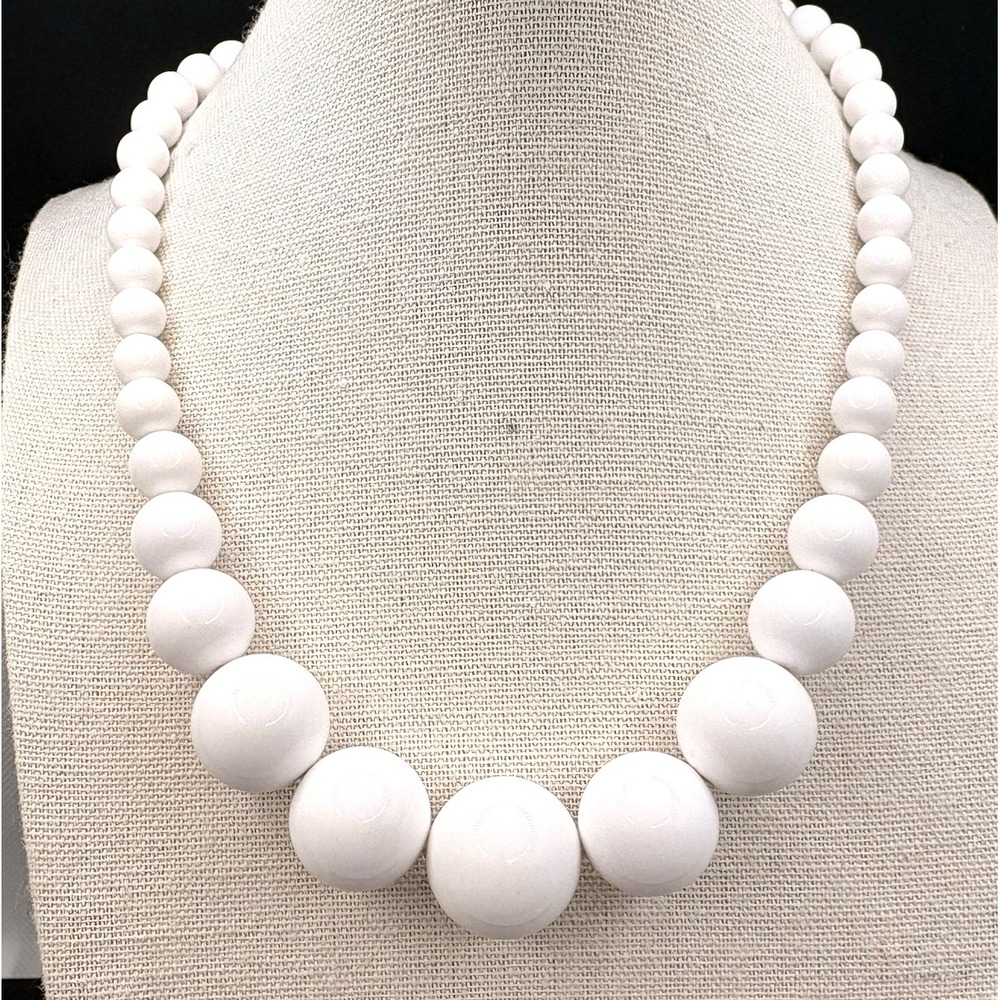 Vintage Joan Rivers White Lucite Choker Necklace Graduated Beaded Japan 17"